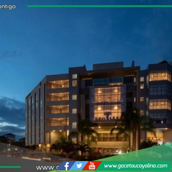 Conductor espera pago en hotel tras aparente engaño
