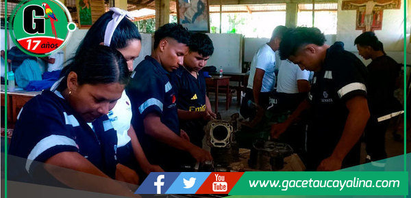 Pobladores de comunidades del Río Napo se titularon como electricistas y mecánicos