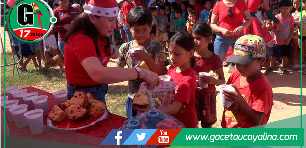 Mil niños celebran Navidad con regalos y chocolatada