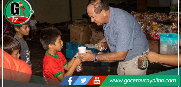 Alcalde de Atalaya lleva alegría navideña a discapacitados