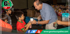 Alcalde de Atalaya lleva alegría navideña a discapacitados