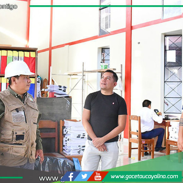 Alcalde de Sepahua supervisa avances de remodelación del palacio municipal