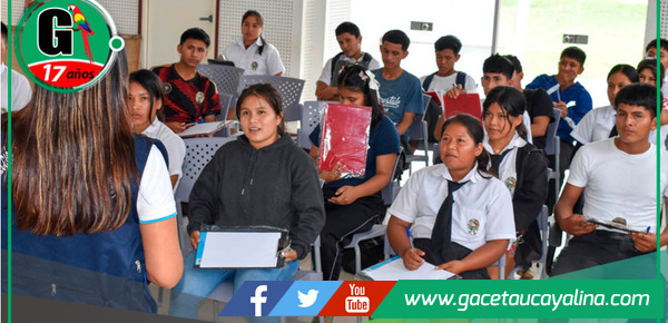 Estudiantes apoyan en evaluación de usuarios del Centro de Salud