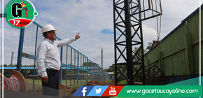 Alcalde verifica progreso eléctrico en estadio municipal de Contamana