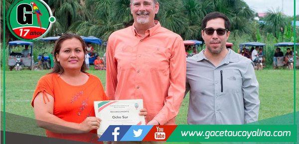 Municipalidad distrital de Nueva Requena distingue a palmicultora Ocho Sur