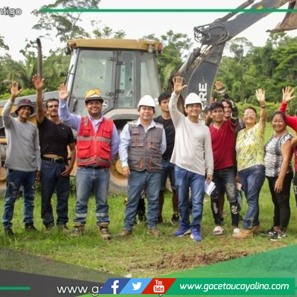 Alcalde Roger Galán inicia obra de agua potable y saneamiento.
