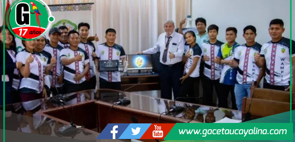 Municipalidad de Río Santiago dona equipos informáticos a estudiantes de la UNIA.