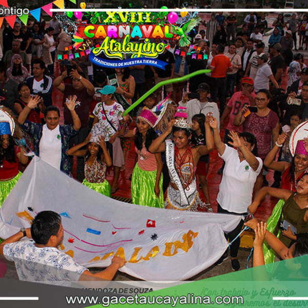 Colores y Alegría: Atalaya Vibra con Desfile Carnavalesco de Animales Mitológicos
