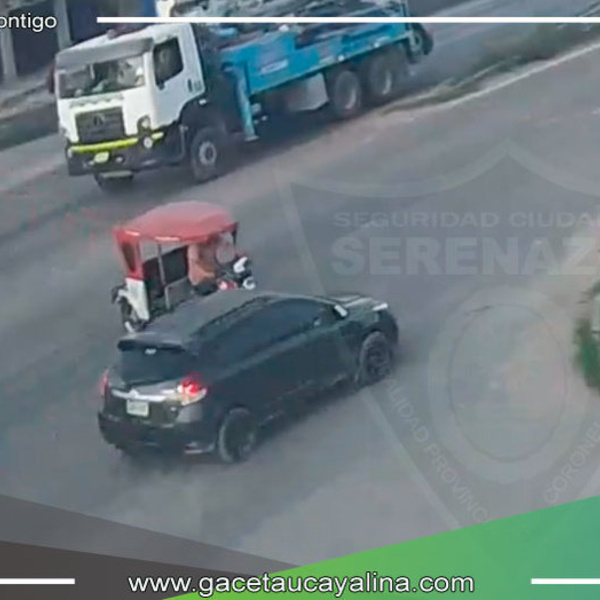 Automóvil y mototaxi sufrieron accidente de tránsito en inmediaciones del Km. 8 C.F.B. 