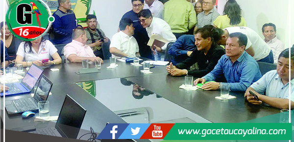 Alcalde Fernando Arechaga García aborda necesidades urgentes de Tahuania en encuentro regional