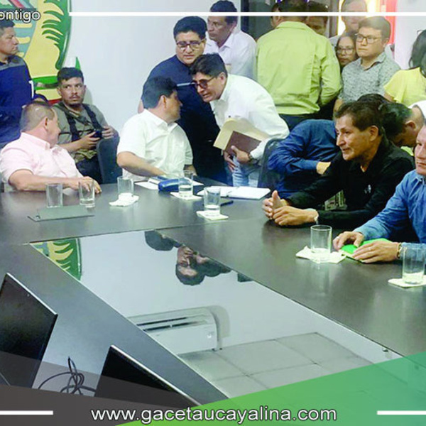 Alcalde Fernando Arechaga García aborda necesidades urgentes de Tahuania en encuentro regional