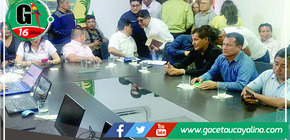 Alcalde Fernando Arechaga García aborda necesidades urgentes de Tahuania en encuentro regional