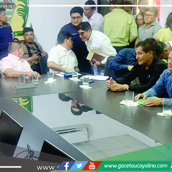 Alcalde Fernando Arechaga García aborda necesidades urgentes de Tahuania en encuentro regional