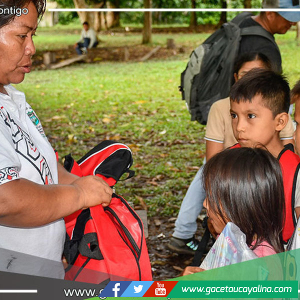 Regidora Inmaculada Campa Álvarez Impulsa Inicio Escolar en Comunidad Nativa en Sepahua