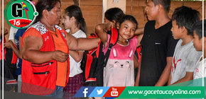 Municipalidad de Sepahua Entrega Mochilas Escolares en Puija