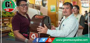 Municipalidad de Atalaya Distribuye Tachos para Reciclaje en Mercado Municipal