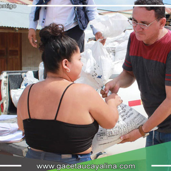  Regidores de la Municipalidad Provincial de Ucayali brindan ayuda a afectados por inundaciones en Contamana