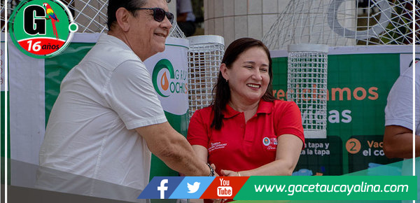 Ocho sur donó 4 contenedores para botellas a fin de cuidar el medio ambiente de Pucallpa