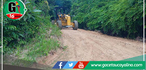 Maquinaria pesada llega a Las Palmeras para bacheo y mantenimiento de carretera