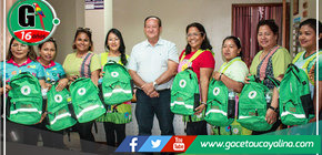 Alcalde de Atalaya fortalece enseñanza en nivel inicial con entrega de kits educativos