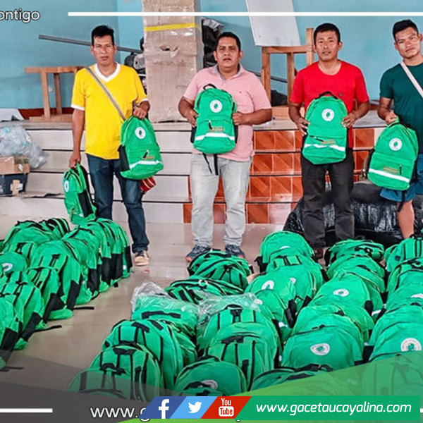 Iniciativa municipal beneficia a estudiantes con 102 kits de mochila escolar