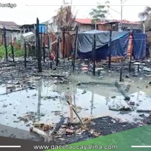 Incendio en San José que casi acaba con la vida de los pobladores, policias brindaron su apoyo
