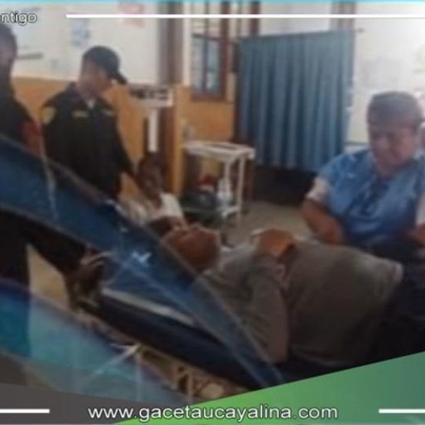 Policías de la brigada de busqueda y rescate salvan a personas de la tercera edad de morir en la agreste Selva