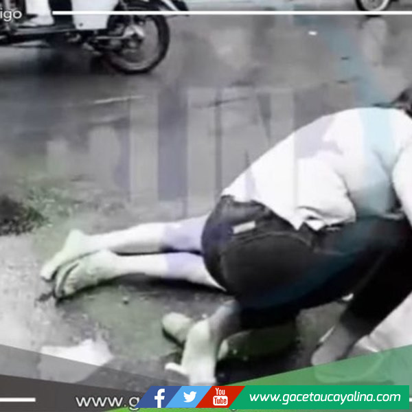 Mujer impacta contra carro de caudales 