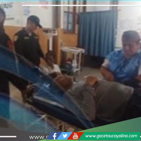 Policías de la brigada de busqueda y rescate salvan a personas de la tercera edad de morir en la agreste Selva