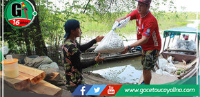 Trabajadores municipales llevan asistencia a familias damnificadas en la provincia de Ucayali