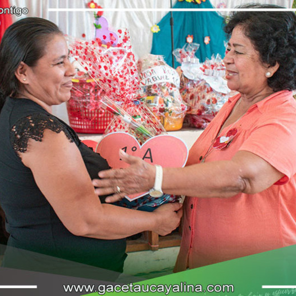 Unión y Gratitud: Autoridades de Atalaya Celebran el Día de la Madre en Hildebrando Fuentes