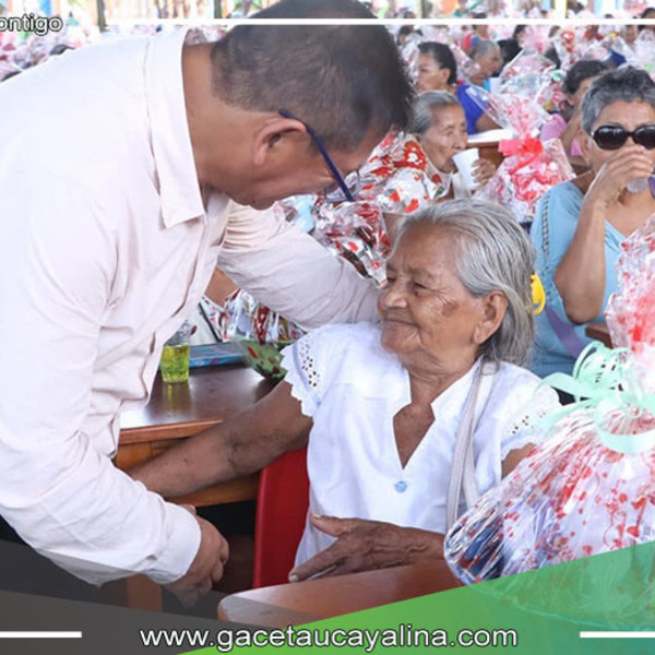 Gestos de Gratitud: Alcalde Lovo Celebra a Madres Adultas Mayores en Contamana
