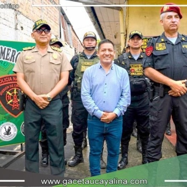 Gobernador René Chávez coloca primer ladrillo para inicio de obra de la central 105