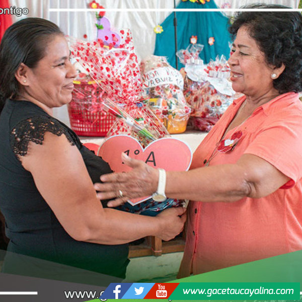 Unión y Gratitud: Autoridades de Atalaya Celebran el Día de la Madre en Hildebrando Fuentes