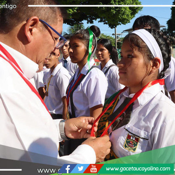 Alcalde de Ucayali lidera ceremonia de clausura y reconocimiento a alcaldes escolares