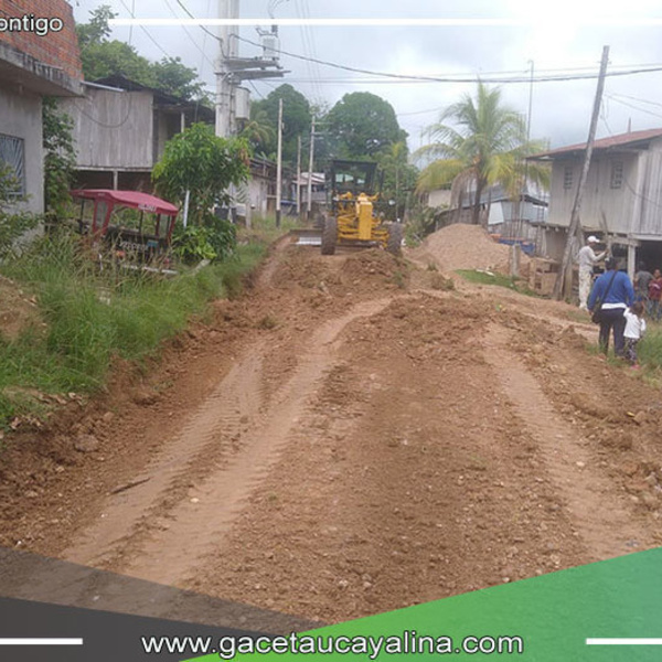Municipalidad de Irazola realiza mantenimiento en calles de Los Ángeles