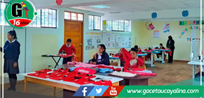 Los estudiantes del colegio de Rondobamba en Yarowilca están fabricando indumentaria.