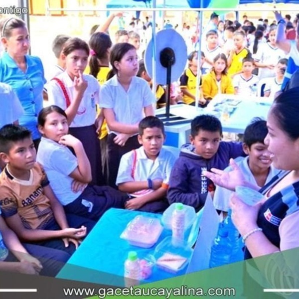 En la feria informativa de Unicef mostro Garesa Loreto la lonchera saludable
