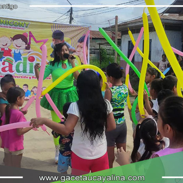 Niños y niñas disfrutan de juegos y concursos en el pasaje "Samuel Barsesath" en Contamana