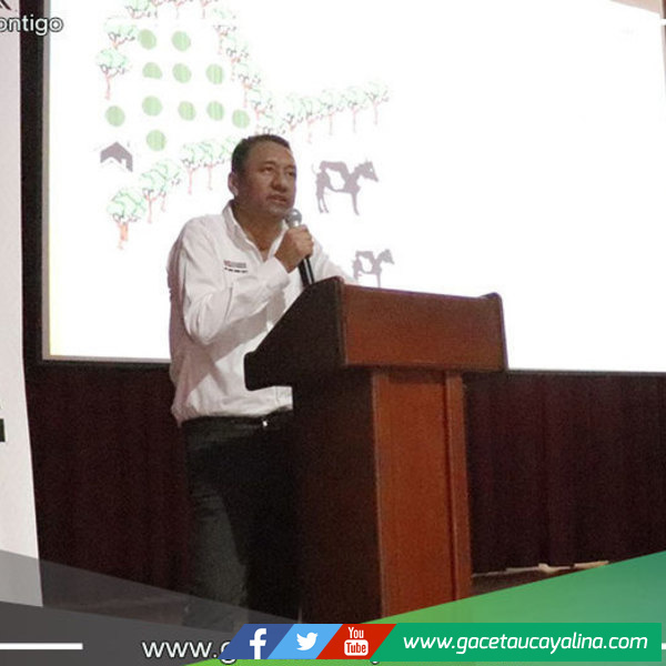 Masivo apoyo de productores agrarios de Ucayali a ministro de Agricultura Ángel Manero 