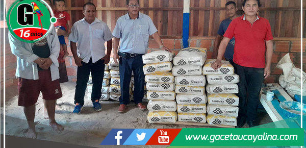 Alcalde Rodolfo Lovo Tello dona material de construcción a iglesia evangélica en Ucayali