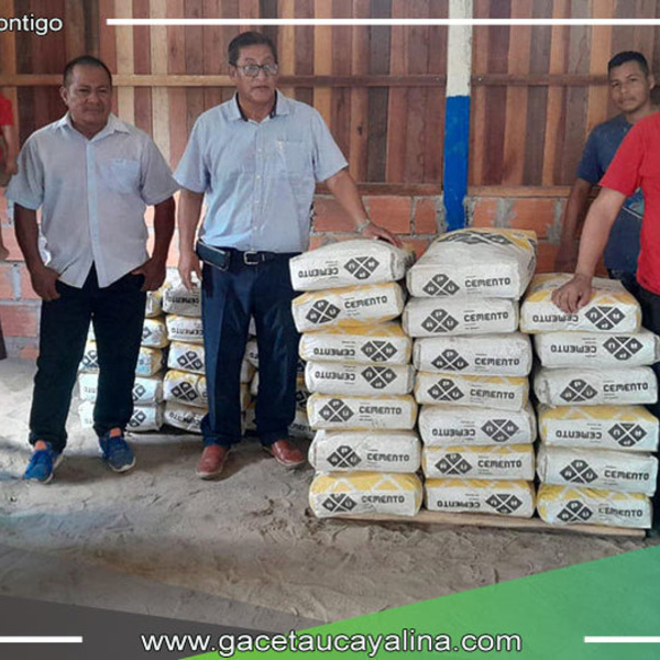 Alcalde Rodolfo Lovo Tello dona material de construcción a iglesia evangélica en Ucayali