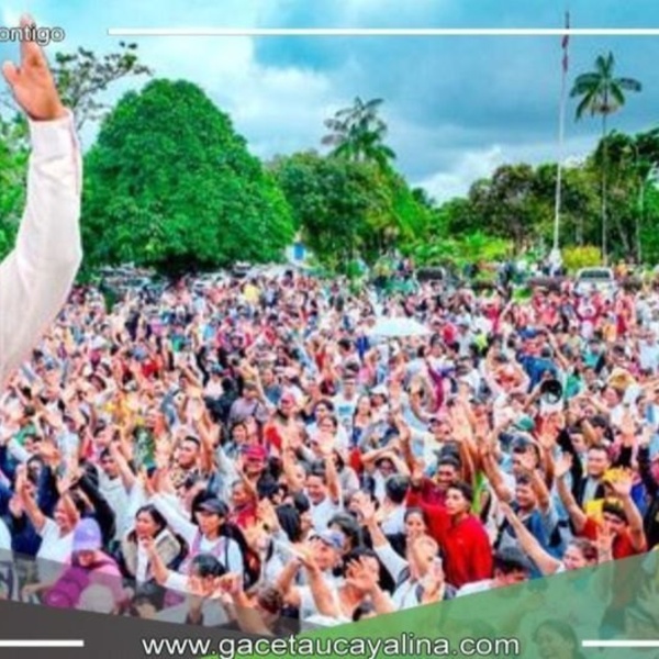 Gobernador entrega resolución de seneamiento físico legal a A.H San Jose 