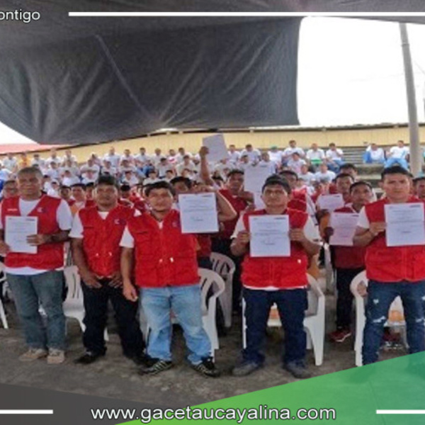 Internos del Penal de Ucayali Obtienen Certificaciones en Carpintería y Artesanía