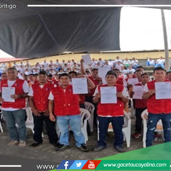 Internos del Penal de Ucayali Obtienen Certificaciones en Carpintería y Artesanía