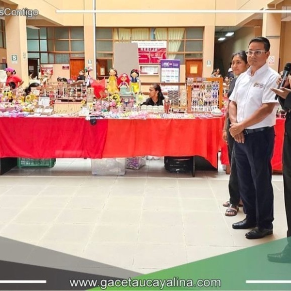 Emprendedoras loretanas llevan a cabo Feria Artesanal en Corte Superior por el Día de la Madre