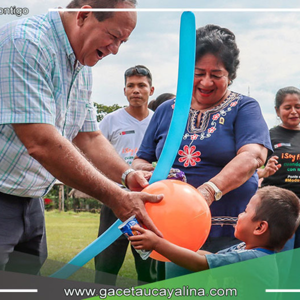 Autoridades de Atalaya festejan con los niños de la comunidad Santa Rosa de Laulate