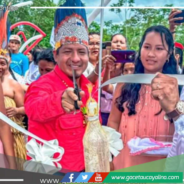 Gobernador de Loreto inaugura nuevo colegio en Huapapa