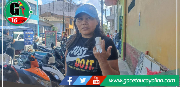 Mujer se fractura el dedo 