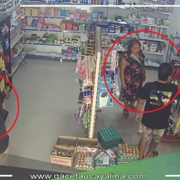 Tenderos roban en una tienda comercial 